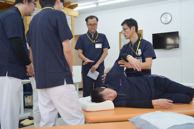 「訪問マッサージ」の仕組みと現場のリアル——療養費制度の基礎知識から、地域包括ケアでの役割まで